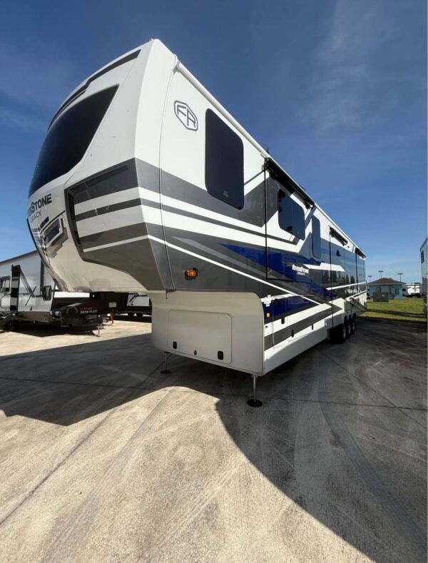 2017 KEYSTONE SPRINGDALE 2600TB - Image 2