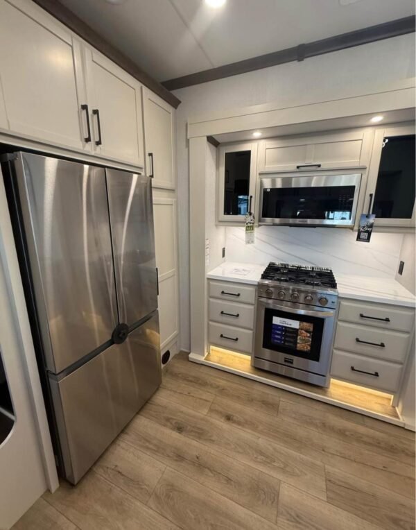 2018 Dutchmen Coleman LIGHT LX 1925BH Travel Trailer - Image 8