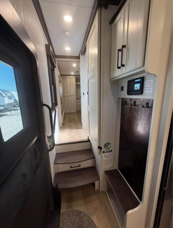 2018 Dutchmen Coleman LIGHT LX 1925BH Travel Trailer - Image 6