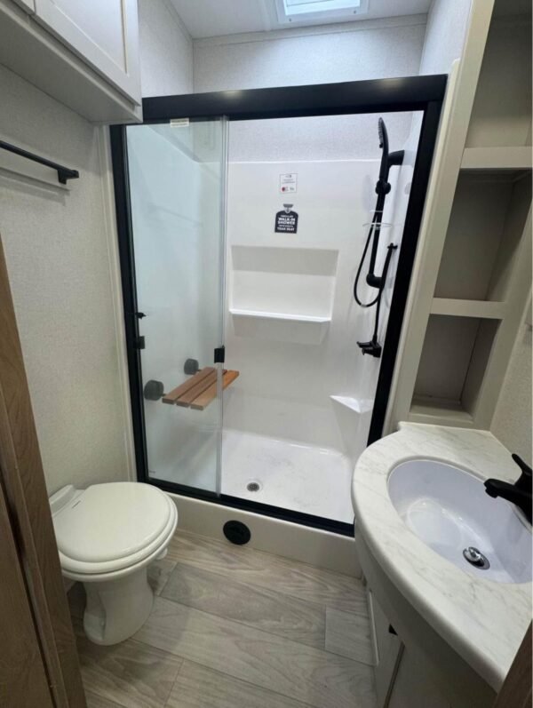 2018 Dutchmen Coleman LIGHT LX 1925BH Travel Trailer - Image 15
