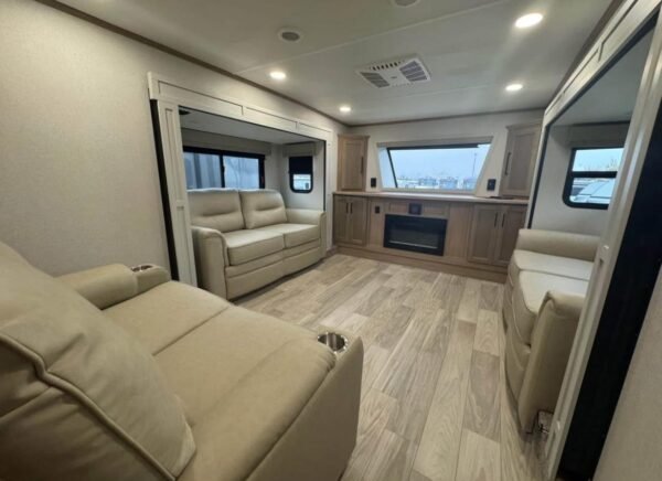 2018 Dutchmen Coleman LIGHT LX 1925BH Travel Trailer - Image 3