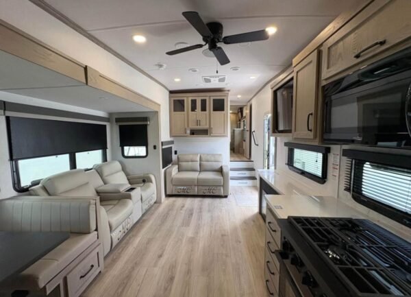 2013 KEYSTONE SPRINGDALE 260BH - Image 2